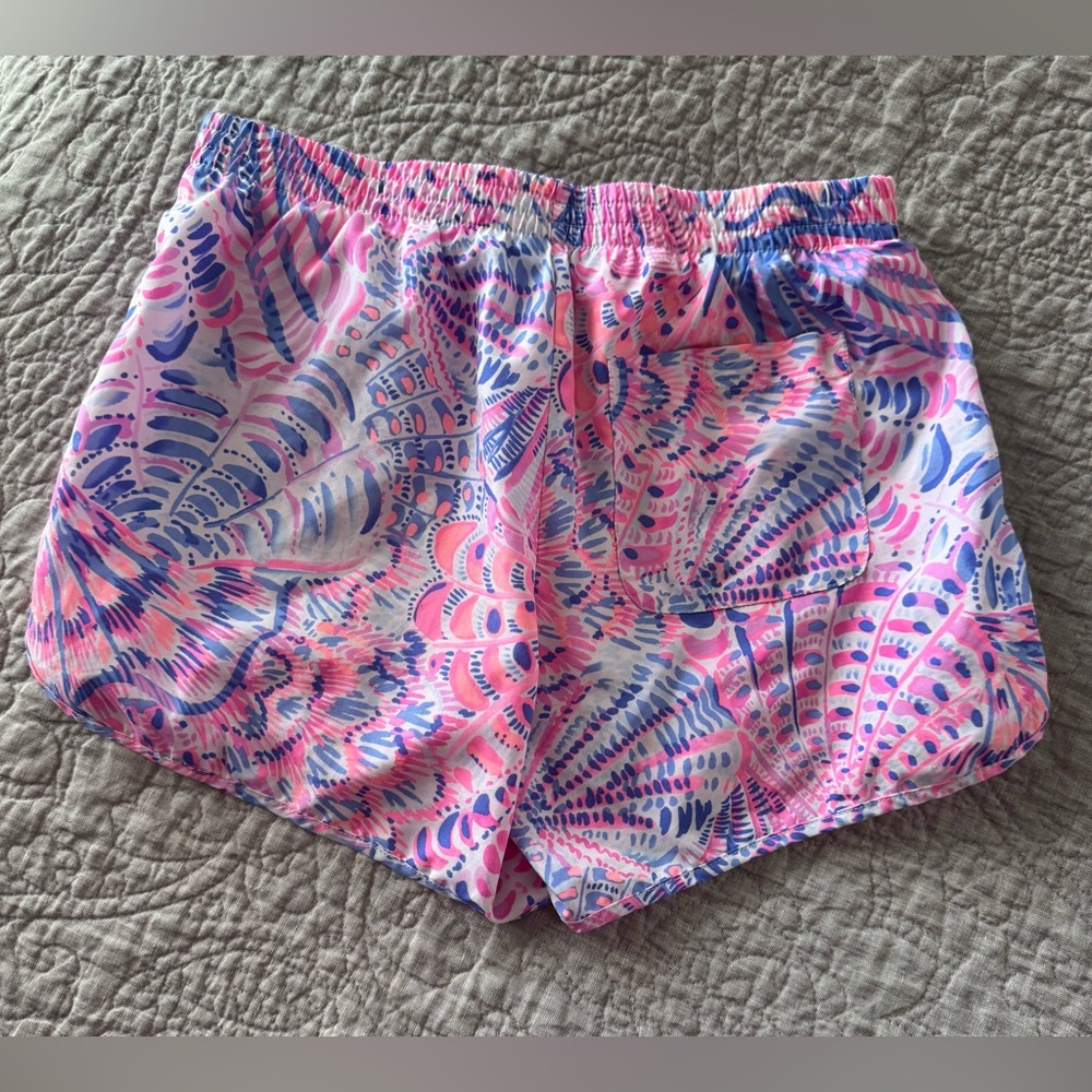 Lilly Pulitzer Luxletic 4" Ocean Trail
Shorts in Raz Berry Sea You Soon - XS - Picture 6 of 10
